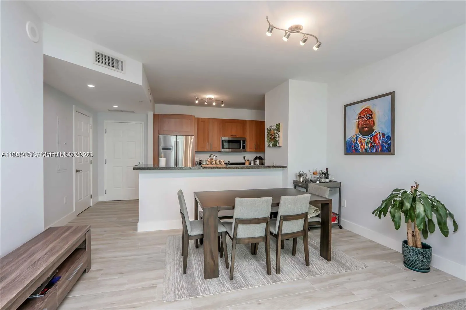 Foto de propiedad en 1300 Ponce De Leon Boulevard 500, Coral Gables, FL 33134 Coral Gables con MLS# 