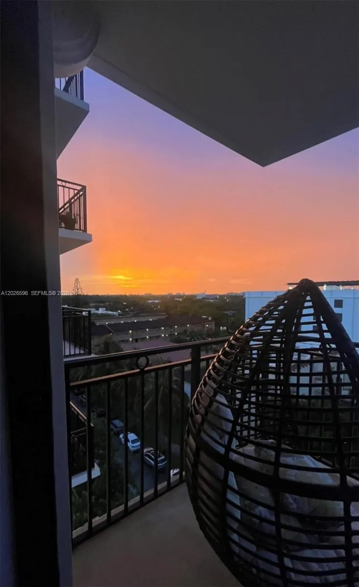 Foto de propiedad en 1300 Ponce De Leon Boulevard 702, Coral Gables, FL 33134 Coral Gables con MLS# 