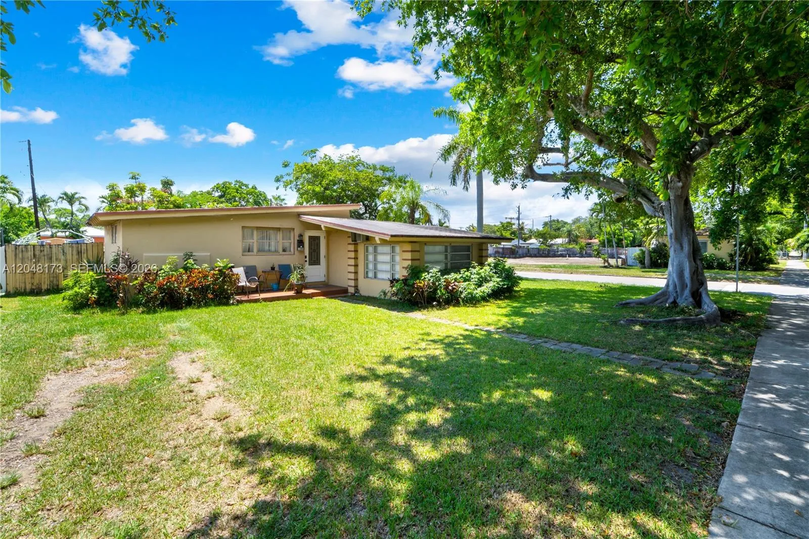 Foto de propiedad en 1300 S 20th Avenue, Hollywood, FL 33020 Hollywood con MLS# 