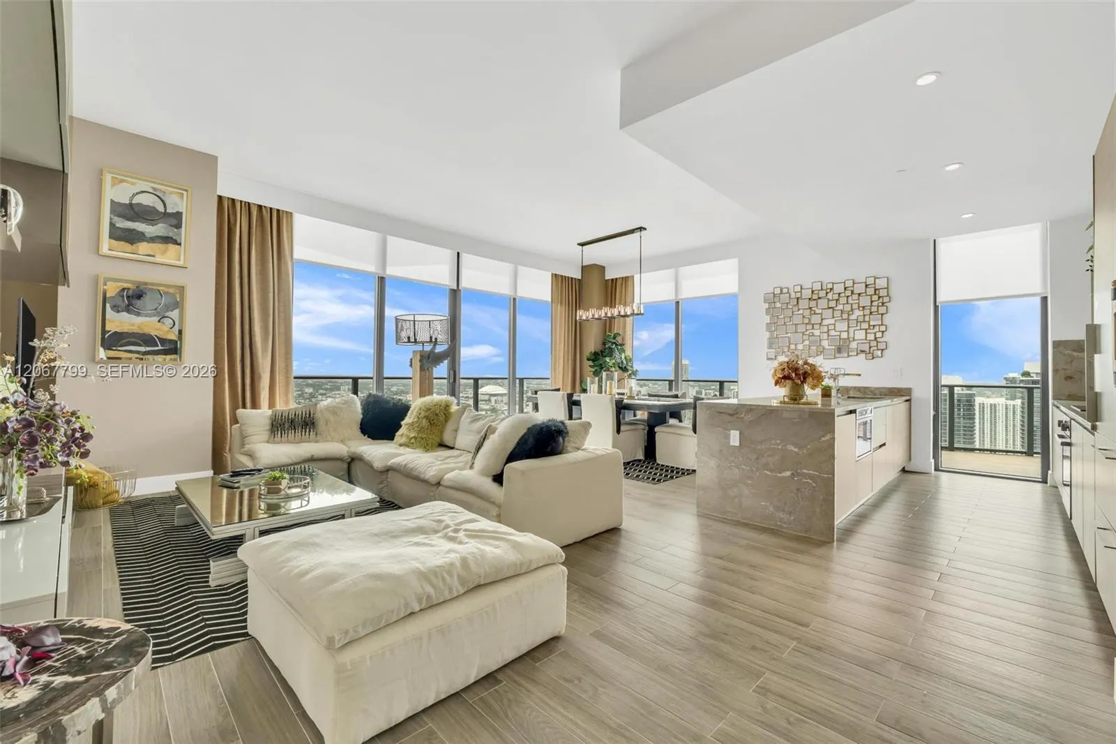 Foto de propiedad en 1300 S Miami Avenue PH5110, Miami, FL 33130 Miami con MLS# 