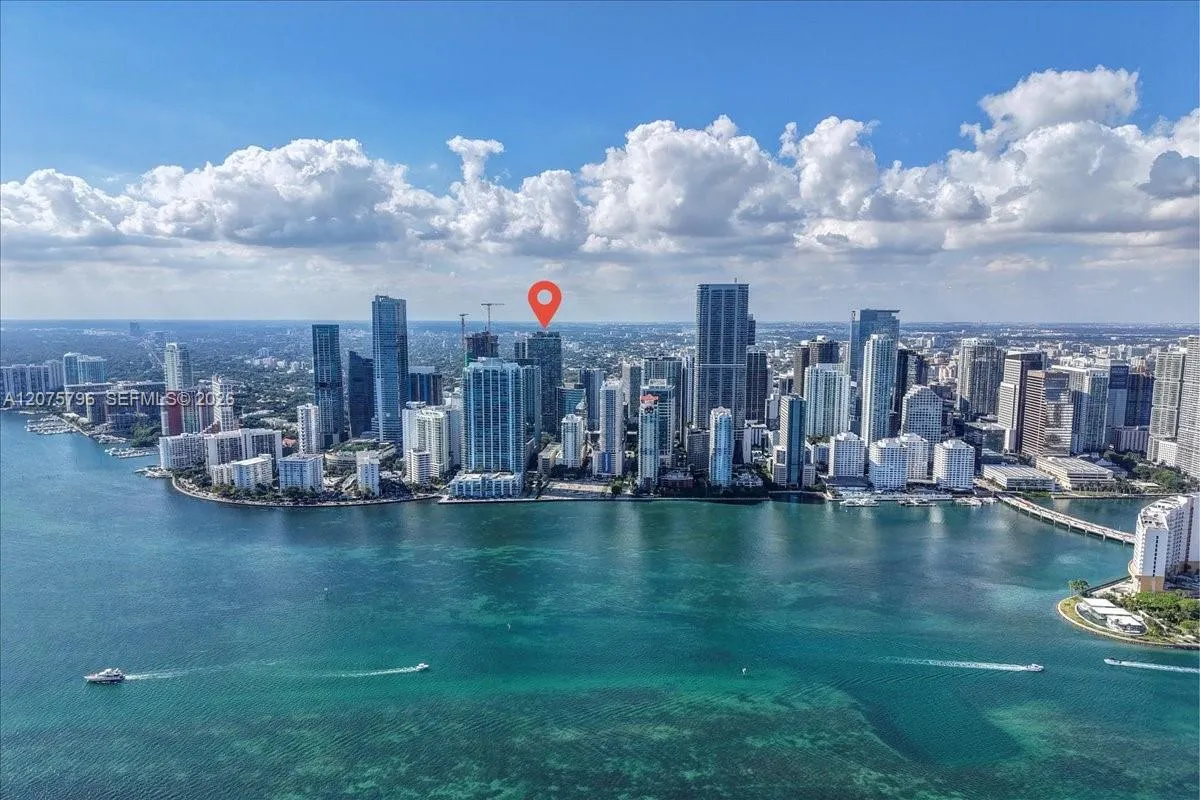 Foto de propiedad en 1300 S Miami Avenue UPH4, Miami, FL 33130 Miami con MLS# 