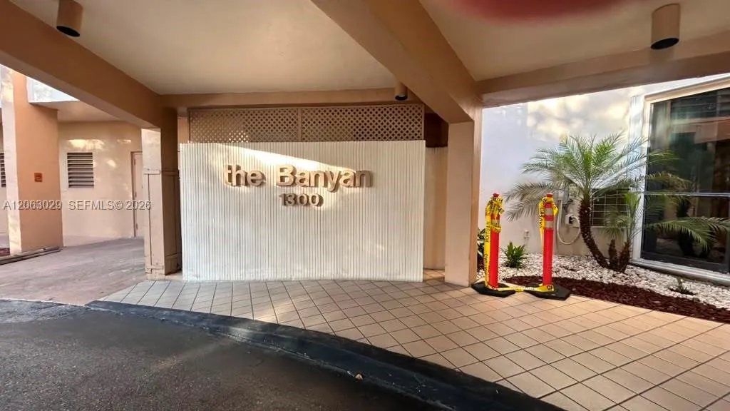 En Venta 1300 Saint Charles Place 202, Pembroke Pines, FL 33026, Pembroke Pines, FL 33026