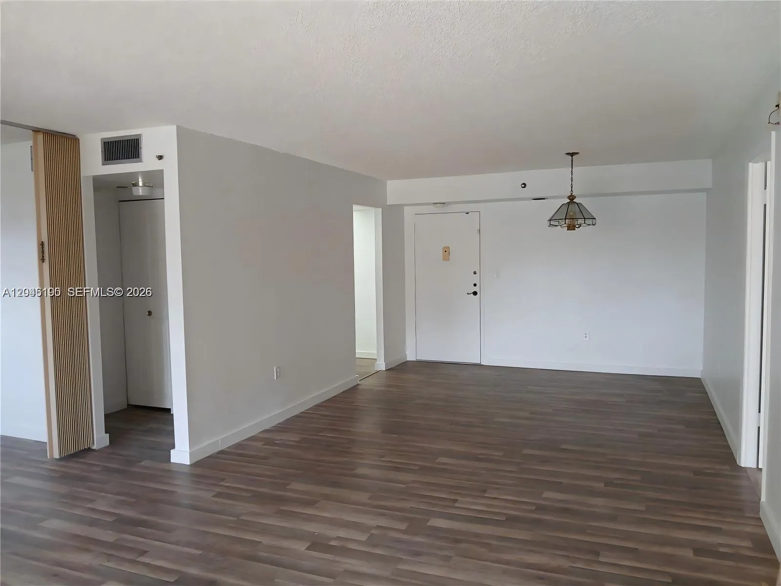 Foto de propiedad en 1300 Saint Charles Place 222, Pembroke Pines, FL 33026 Pembroke Pines con MLS# 