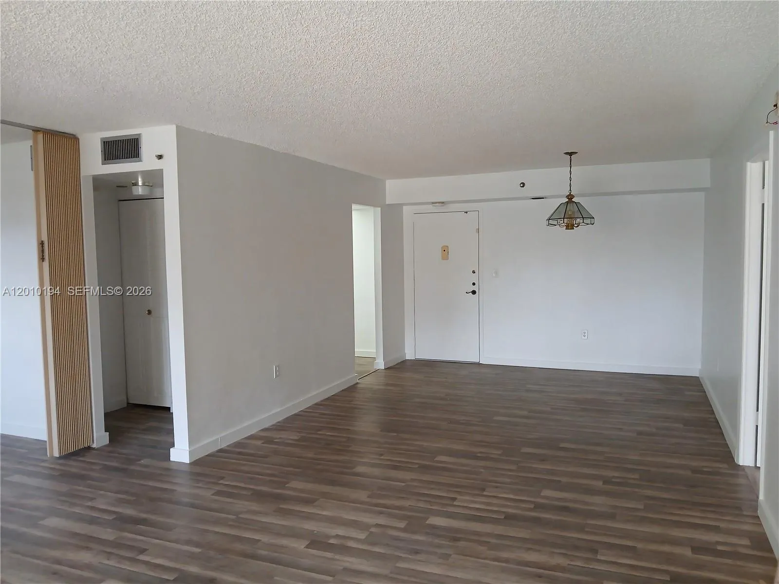 Foto de propiedad en 1300 Saint Charles Place 222, Pembroke Pines, FL 33026 Pembroke Pines con MLS# 