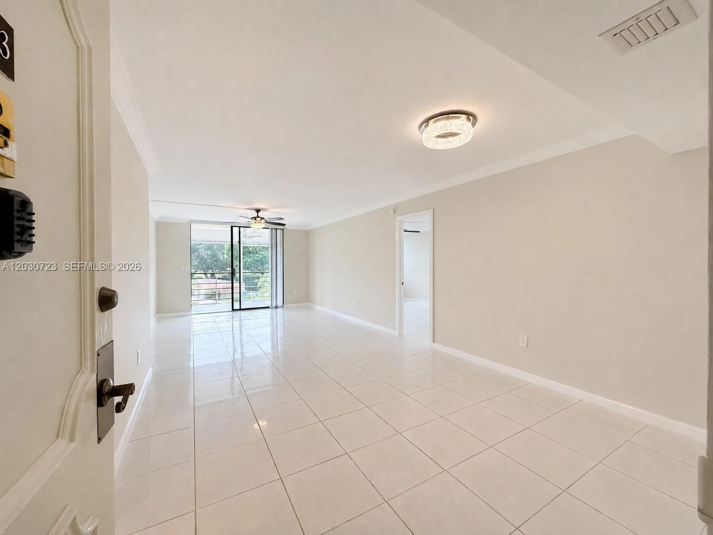 Foto de propiedad en 1300 St Charles Place 303, Pembroke Pines, FL 33026 Pembroke Pines con MLS# 