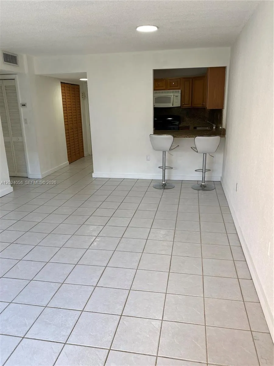 Foto de propiedad en 1300 W 47th Place 118, Hialeah, FL 33012 Hialeah con MLS# 