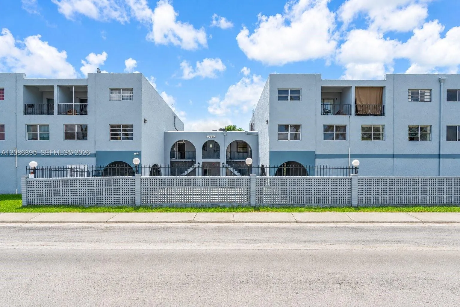 En Venta 1300 W 53rd Street 20, Hialeah, FL 33012, Hialeah, FL 33012