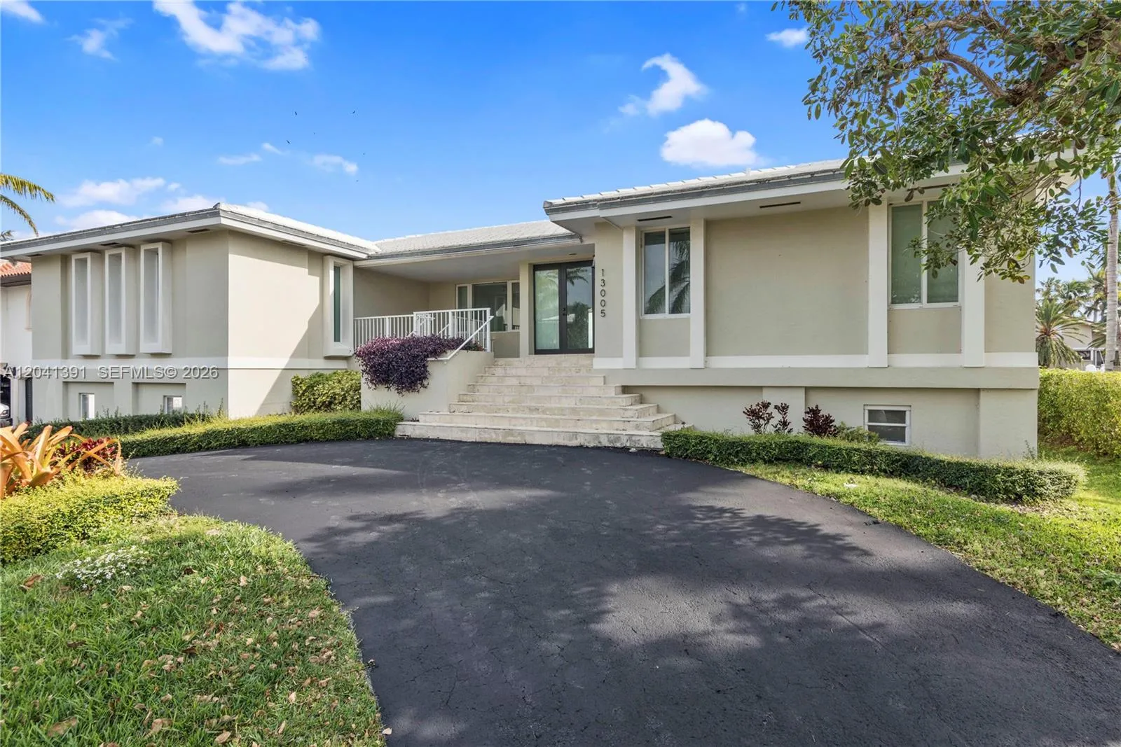 Foto de propiedad en 13005 Zambrana Street, Coral Gables, FL 33156 Coral Gables con MLS# 