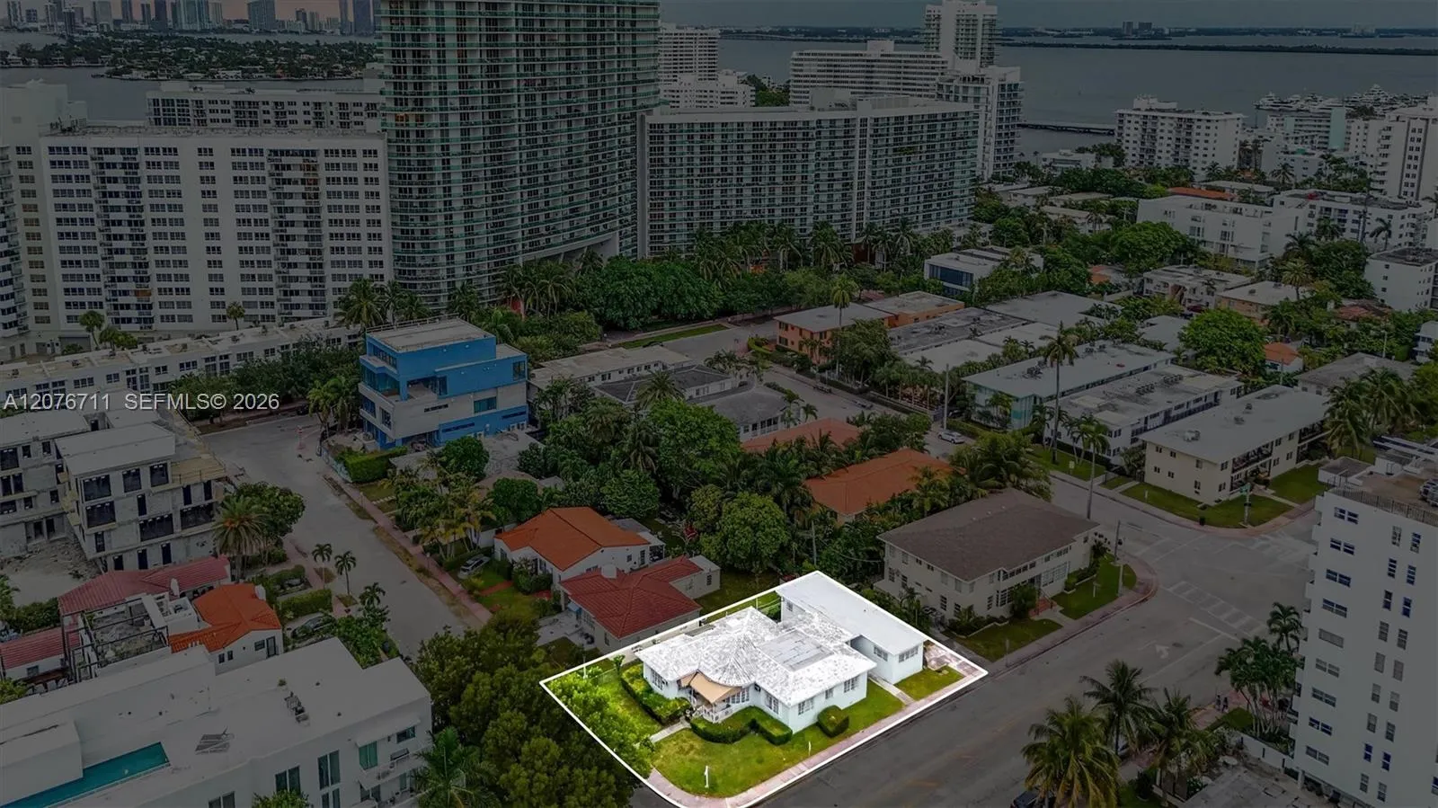 Foto de propiedad en 1301 Flamingo Way, Miami Beach, FL 33139 Miami Beach con MLS# 