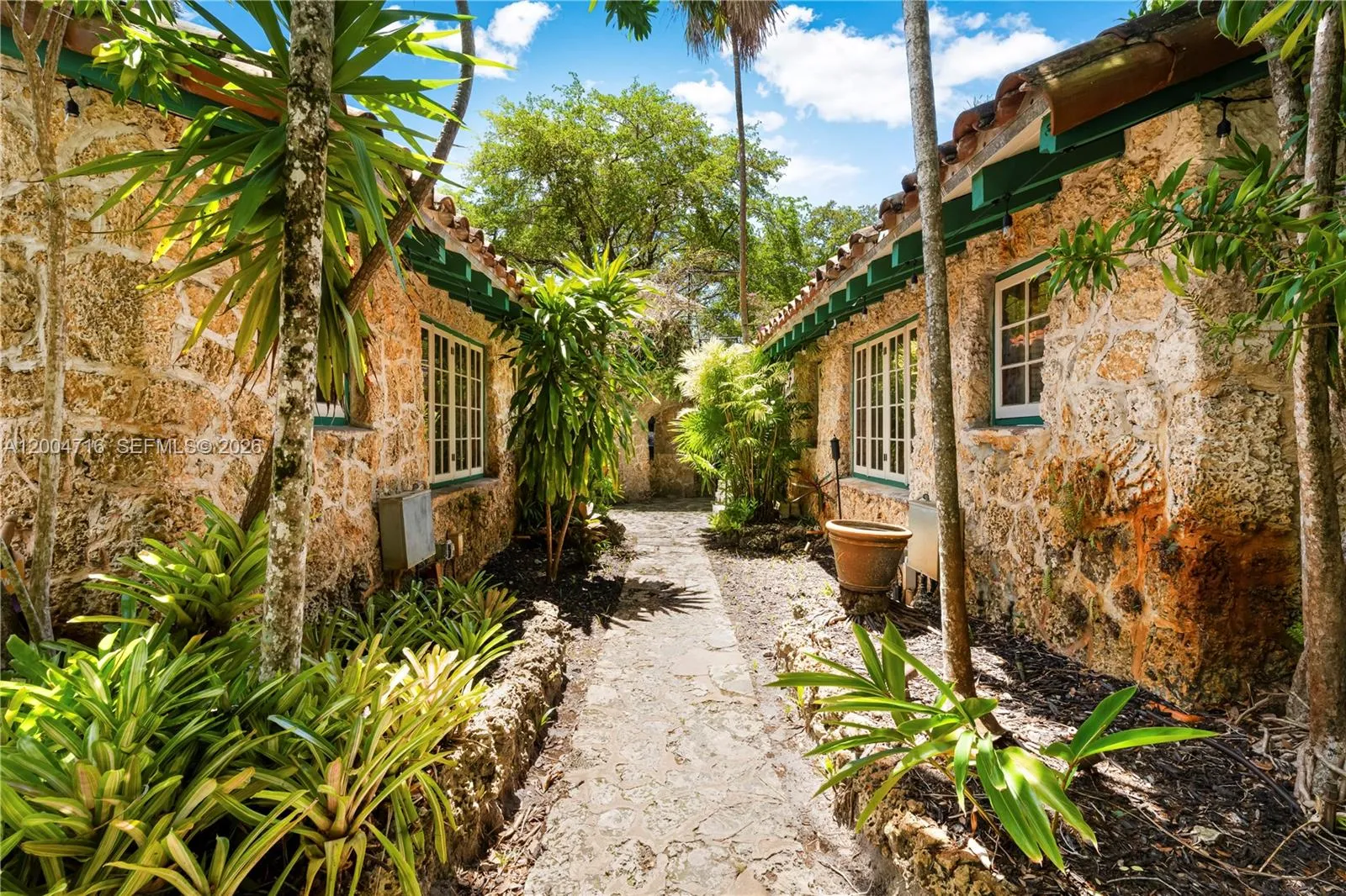 Foto de propiedad en 1301 Milan Avenue, Coral Gables, FL 33134 Coral Gables con MLS# 