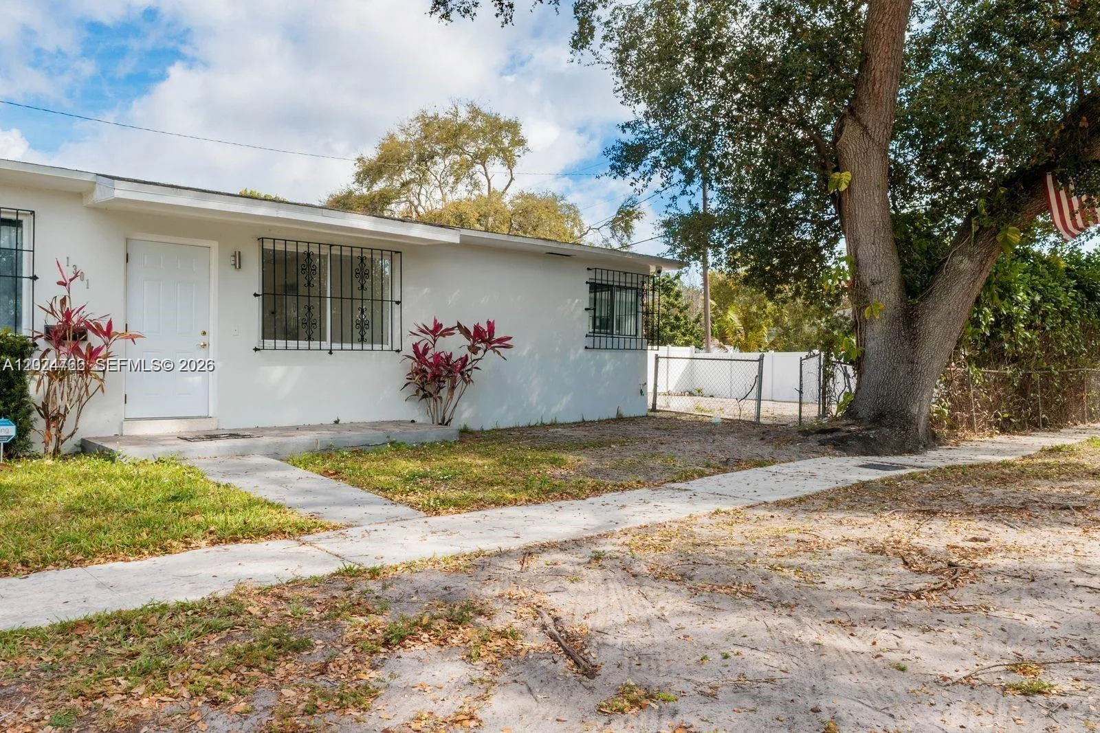 Foto de propiedad en 1301 NE 153rd Street 1301, North Miami Beach, FL 33162 North Miami Beach con MLS# 