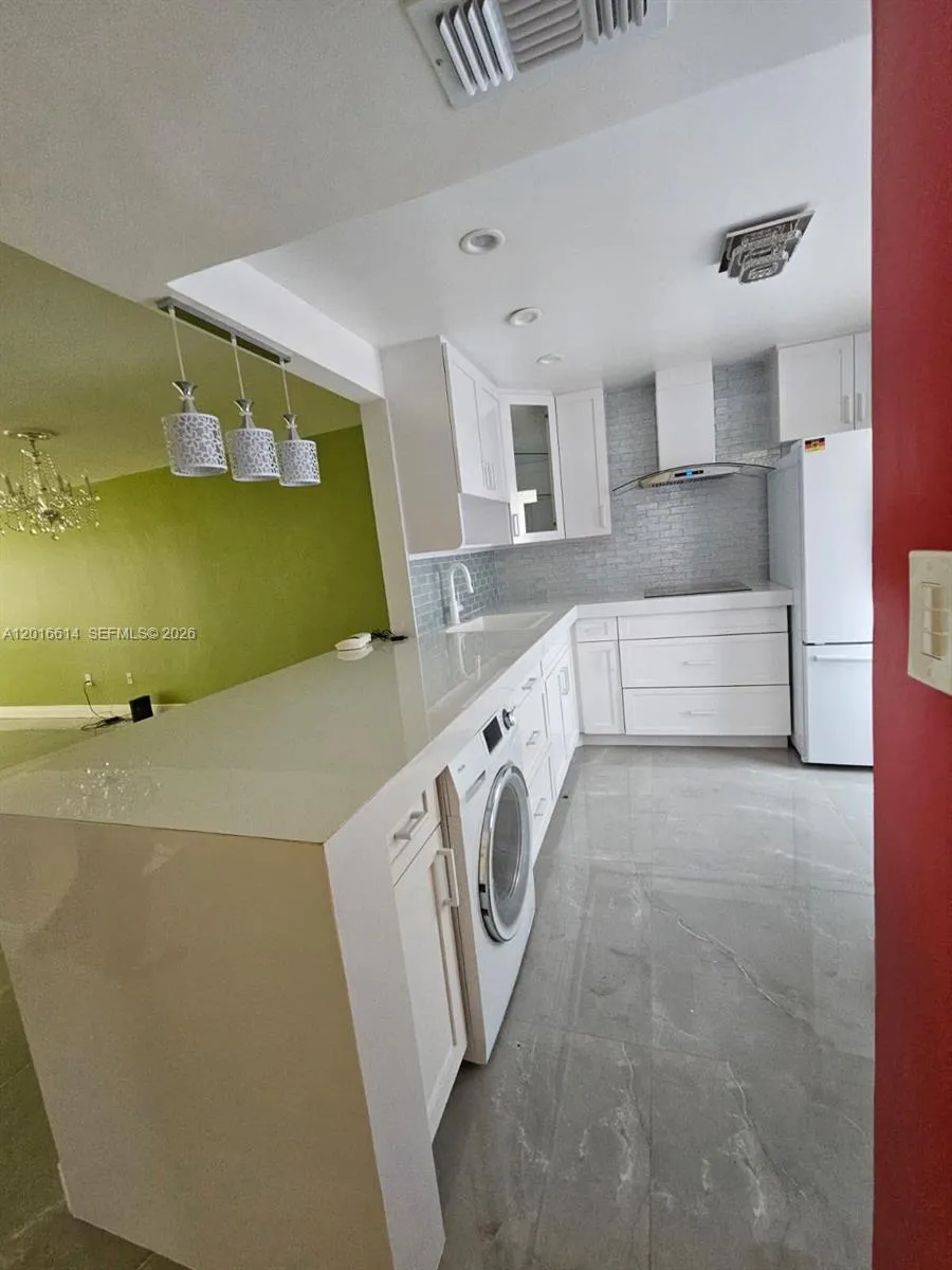 Vendido 1301 NE 191st Street F103, Miami, FL 33179, Miami, FL 33179
