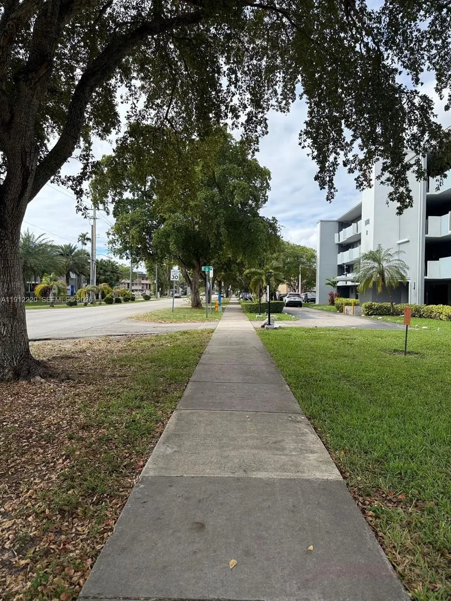 Foto de propiedad en 1301 NE 191st Street F110, Miami, FL 33179 Miami con MLS# 