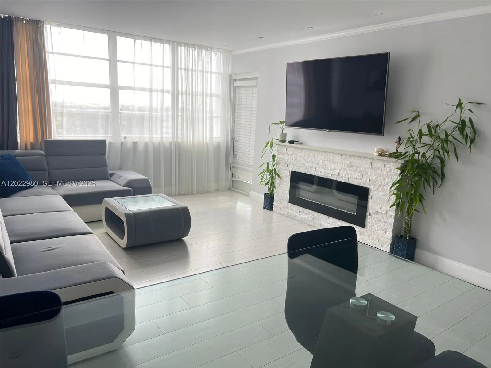 Foto de propiedad en 1301 NE Miami Gardens Drive 1013W, Miami, FL 33179 Miami con MLS# 