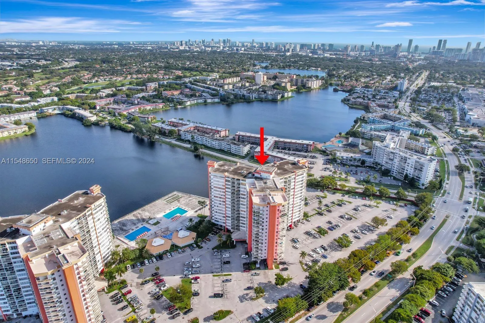 Foto de propiedad en 1301 NE Miami Gardens Drive 1101W, Miami, FL 33179 Miami con MLS# 
