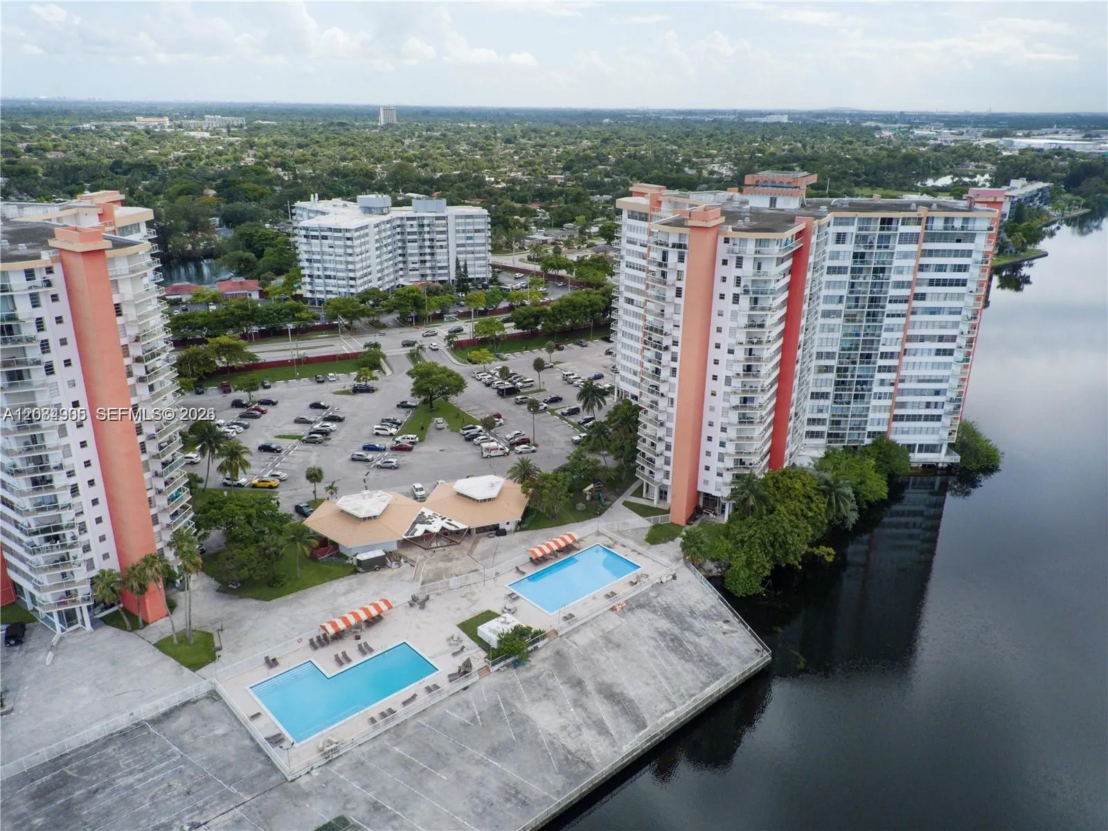 En Venta 1301 NE Miami Gardens Drive 515W, Miami, FL 33179, Miami, FL 33179