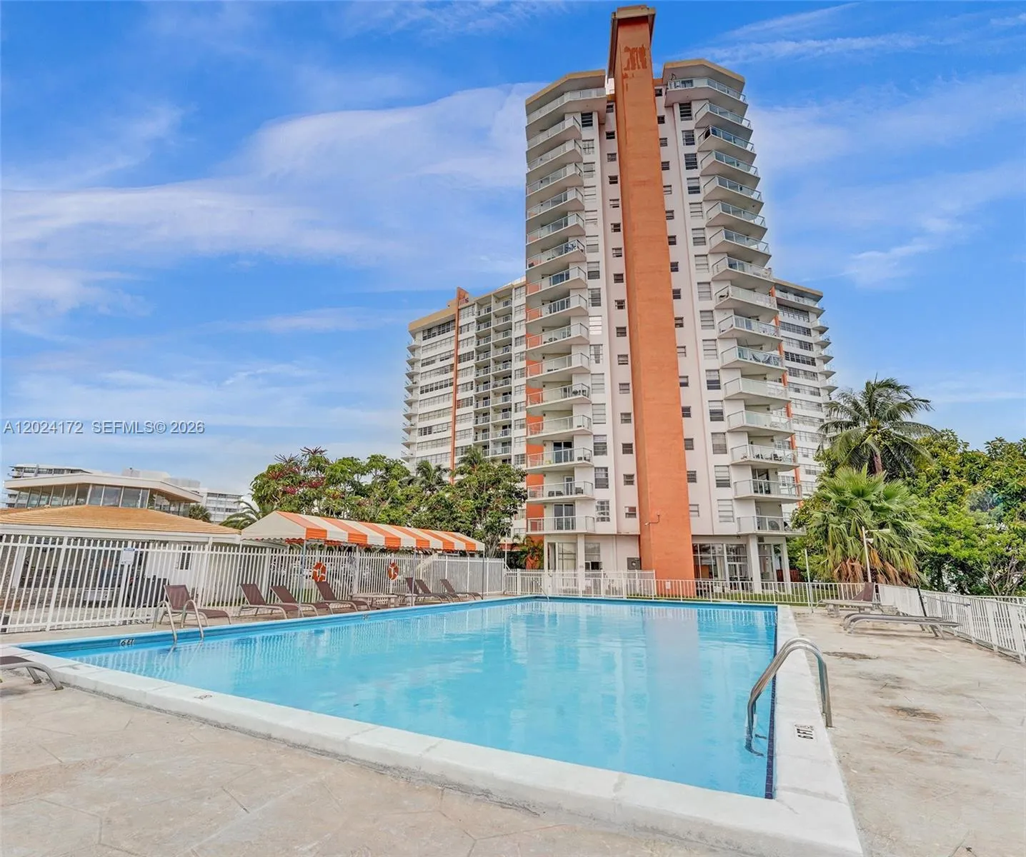 Vendido 1301 NE Miami Gardens Drive 813W, Miami, FL 33179, Miami, FL 33179