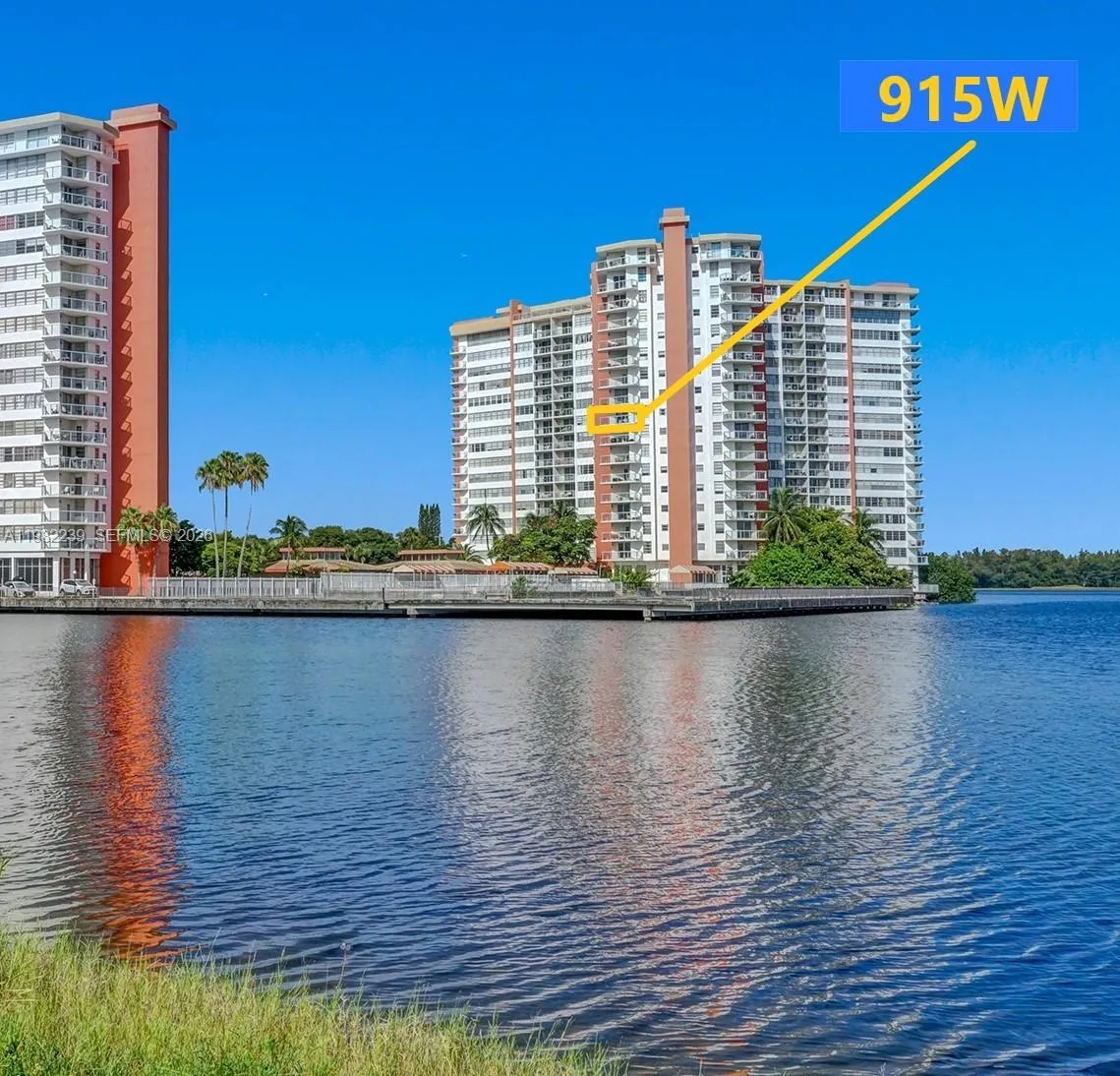Foto de propiedad en 1301 NE Miami Gardens Drive 915W, Miami, FL 33179 Miami con MLS# 