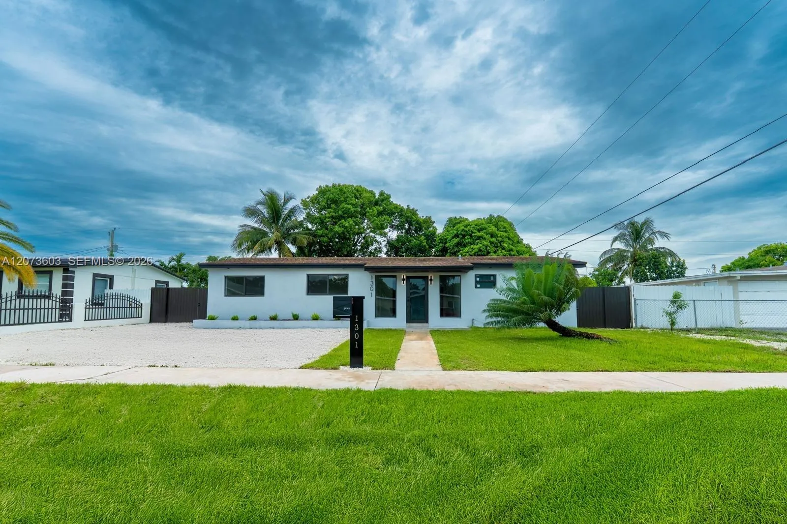 Foto de propiedad en 1301 NW 176th Terrace, Miami Gardens, FL 33169 Miami Gardens con MLS# 