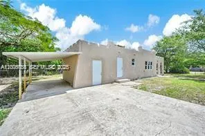 Foto de propiedad en 1301 Sharar Avenue, Opa-Locka, FL 33054 Opa-Locka con MLS# 