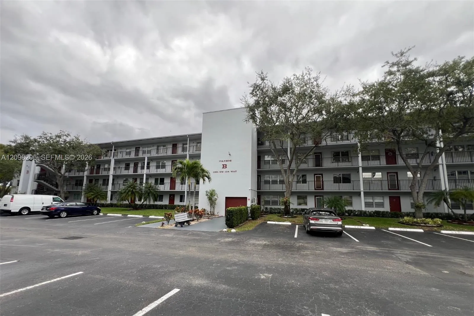 En Venta 1301 SW 134th Way 208B, Pembroke Pines, FL 33027, Pembroke Pines, FL 33027