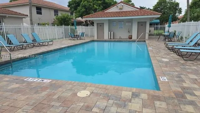 Foto de propiedad en 13012 NW 8th Street, Pembroke Pines, FL 33028 Pembroke Pines con MLS# 