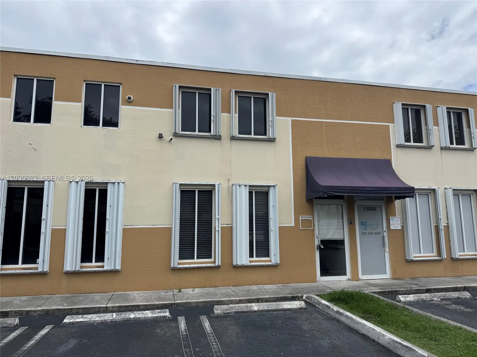 Foto de propiedad en 13026 SW 128th Street 9, Miami, FL 33186 Miami con MLS# 