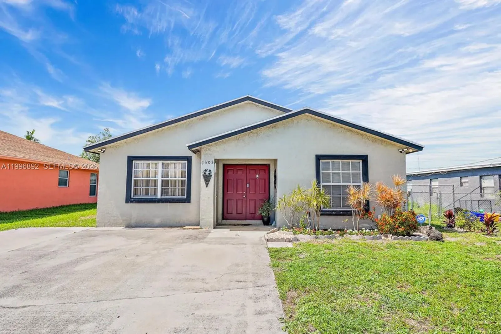 Foto de propiedad en 1303 W 6th Street, Riviera Beach, FL 33404 Riviera Beach con MLS# 