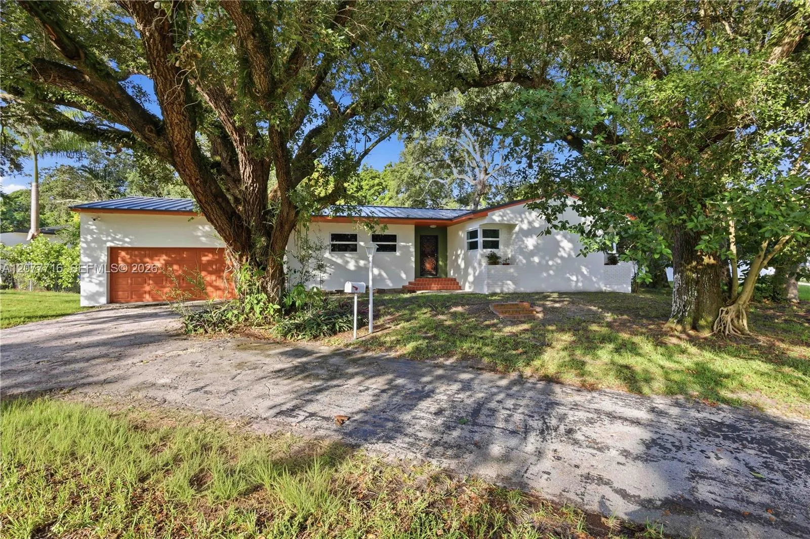 Foto de propiedad en 13040 N Miami Avenue, Miami, FL 33168 Miami con MLS# 
