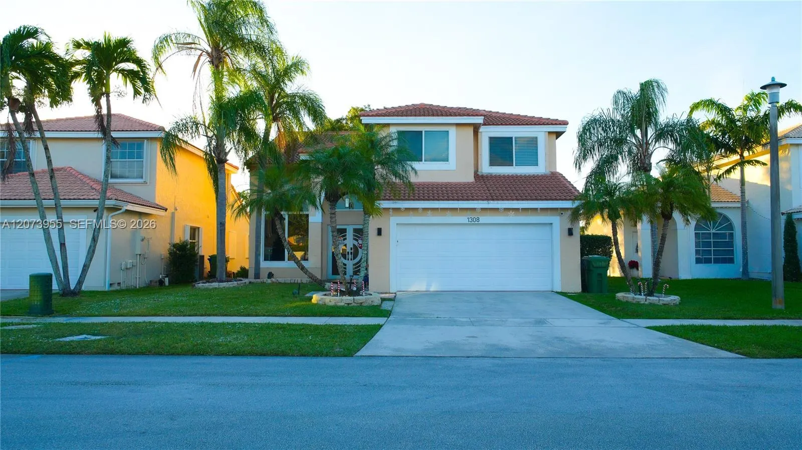 Foto de propiedad en 1308 SW 181st Avenue, Pembroke Pines, FL 33029 Pembroke Pines con MLS# 
