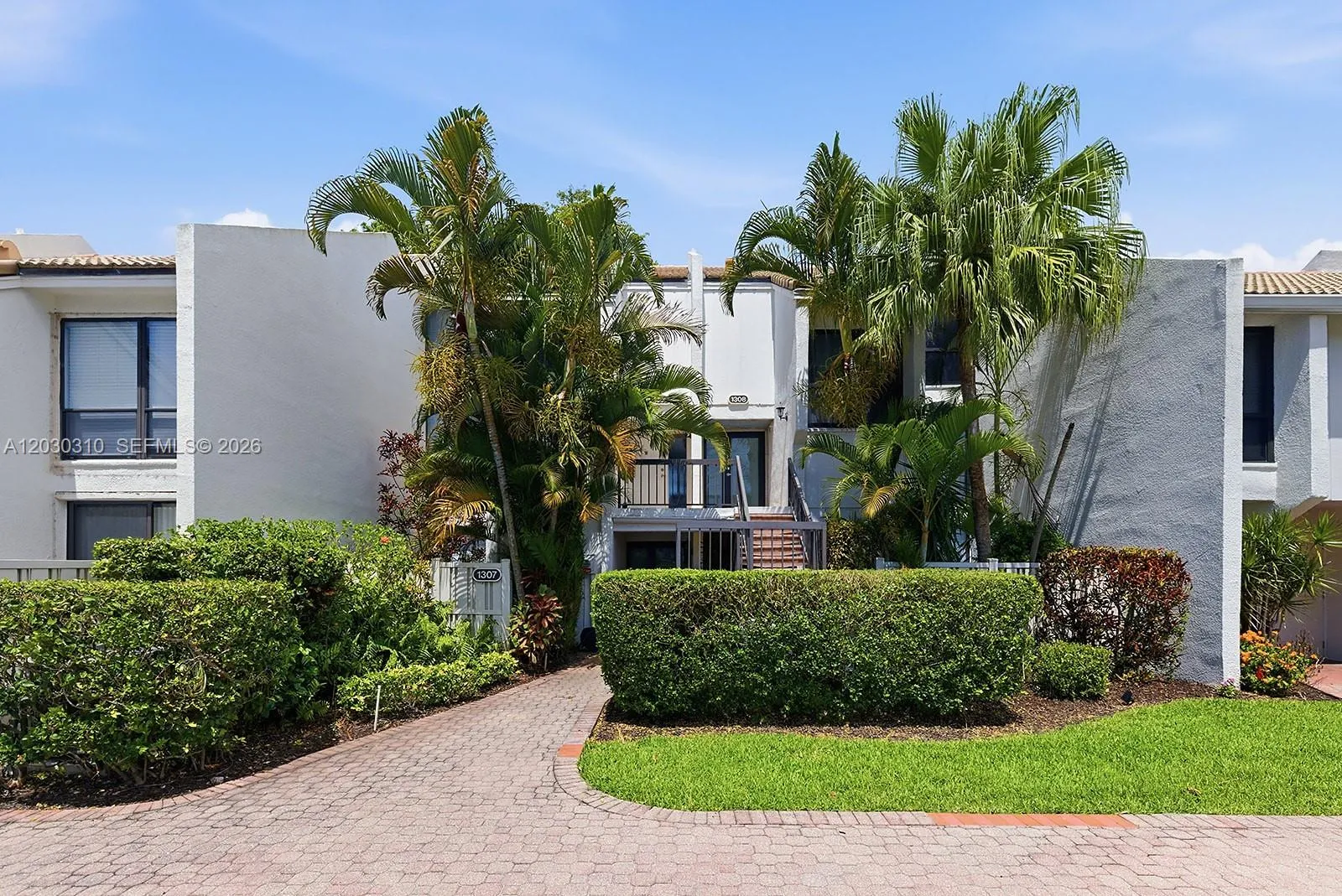 Foto de propiedad en 1309 Bridgewood Drive, Boca Raton, FL 33434 Boca Raton con MLS# 