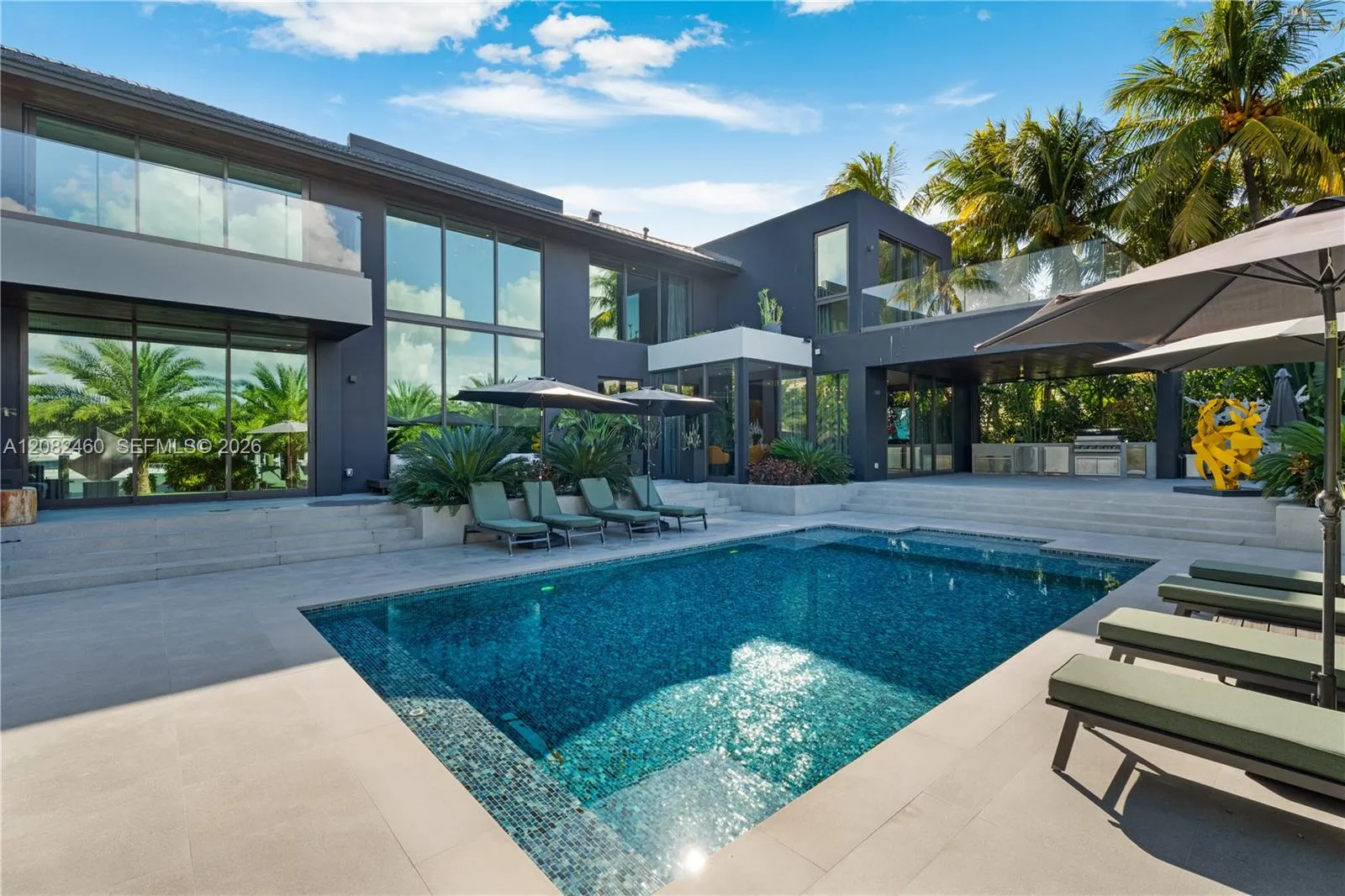 Foto de propiedad en 131 Cape Florida Drive, Key Biscayne, FL 33149 Key Biscayne con MLS# 