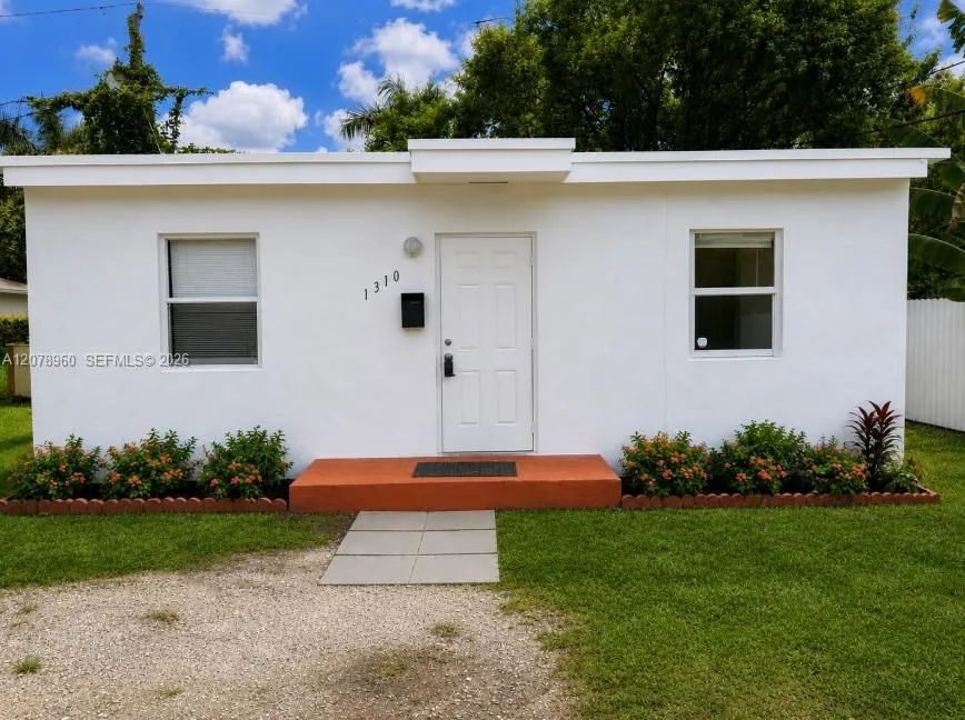 Foto de propiedad en 1310 NW 9th Place 0, Florida City, FL 33034 Florida City con MLS# 
