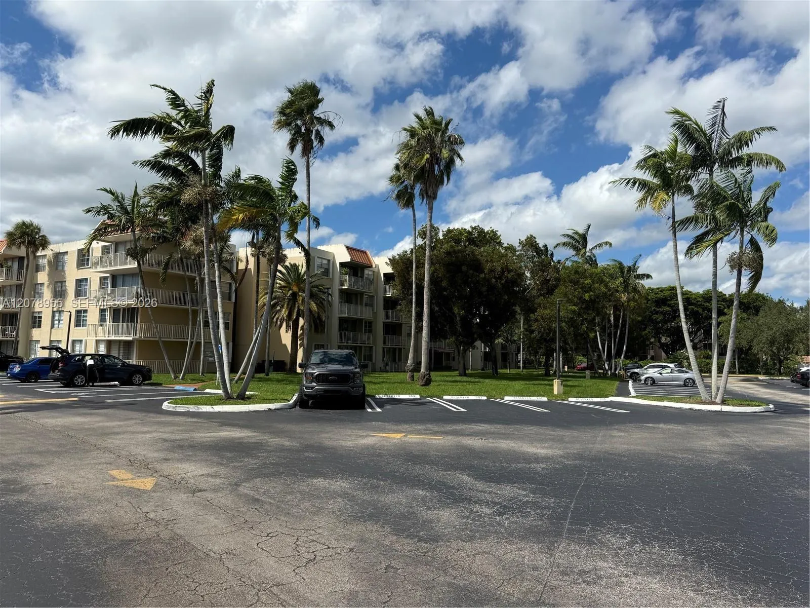 Foto de propiedad en 13100 SW 92 Avenue A-PH10, Miami, FL 33176 Miami con MLS# 