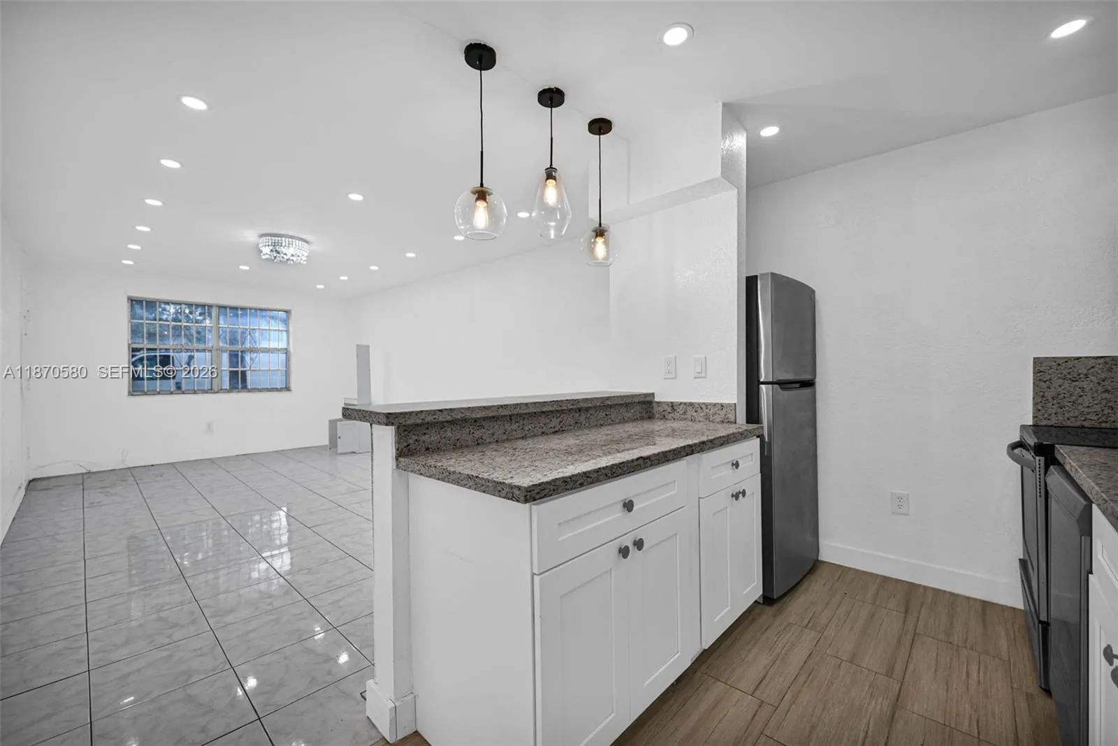 Foto de propiedad en 13101 Memorial Highway 104, North Miami, FL 33161 North Miami con MLS# 