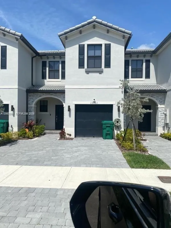 Foto de propiedad en 13101 SW 286th Way, Homestead, FL 33033 Homestead con MLS# 
