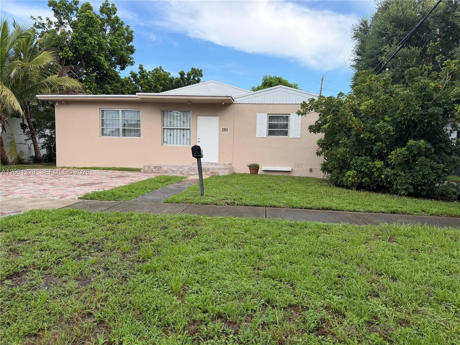 Foto de propiedad en 1311 NE 157 Street, North Miami Beach, FL 33162 North Miami Beach con MLS# 
