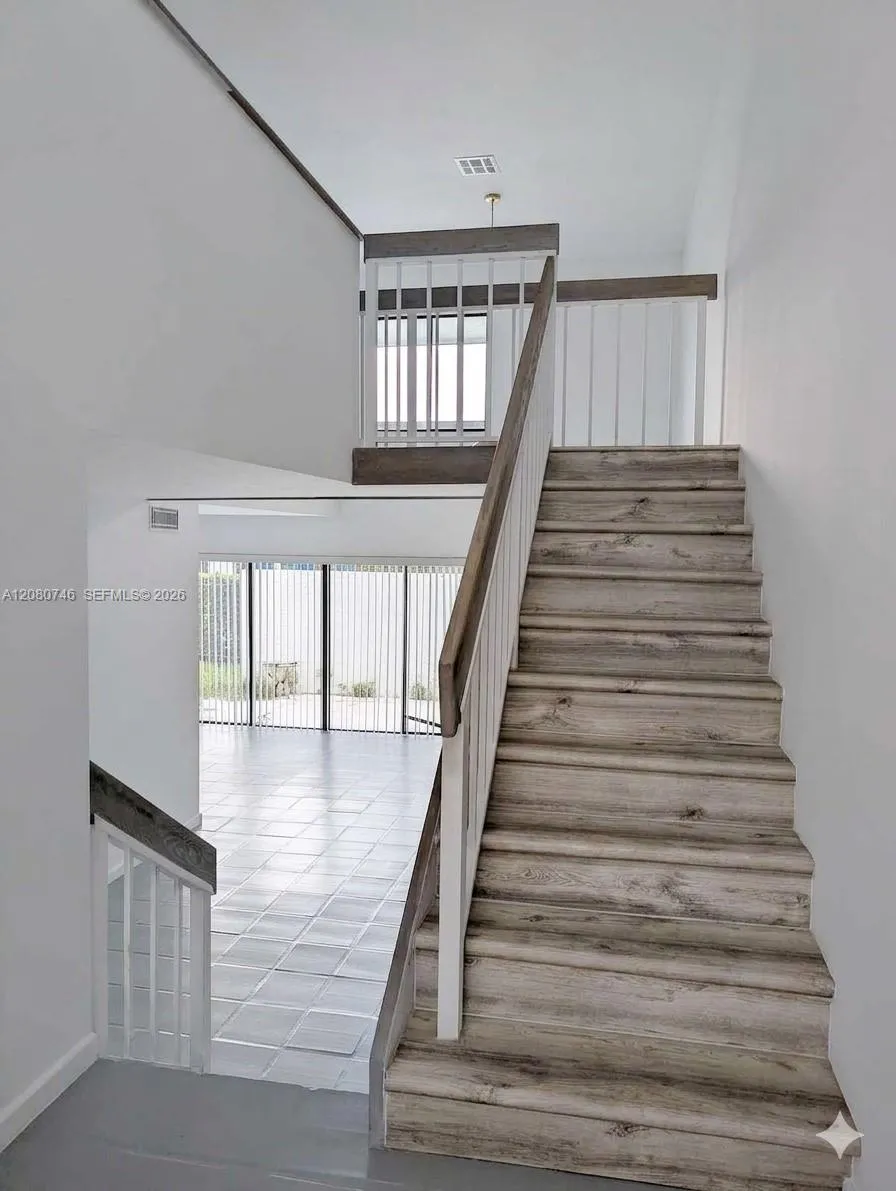 Foto de propiedad en 1311 SW 124th Court 17-E, Miami, FL 33184 Miami con MLS# 