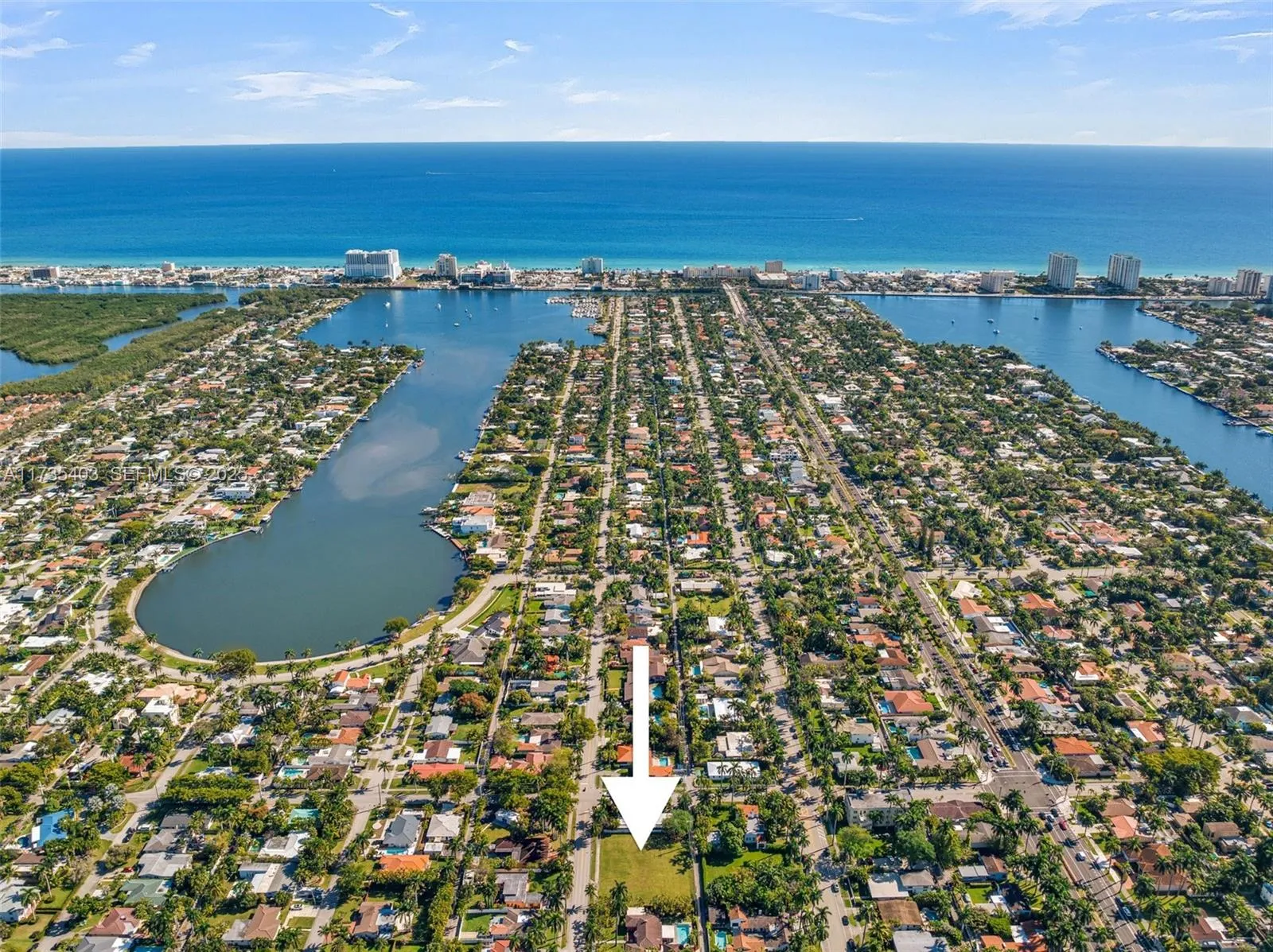 Foto de propiedad en 1312 Polk Street, Hollywood, FL 33019 Hollywood con MLS# 
