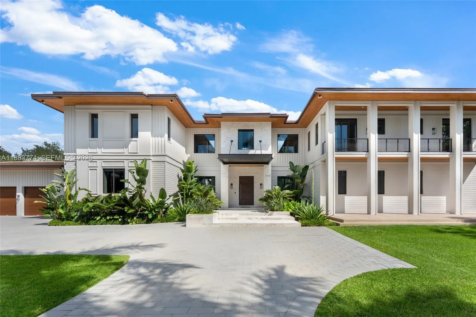 Foto de propiedad en 13120 Old Cutler Road, Pinecrest, FL 33156 Pinecrest con MLS# 
