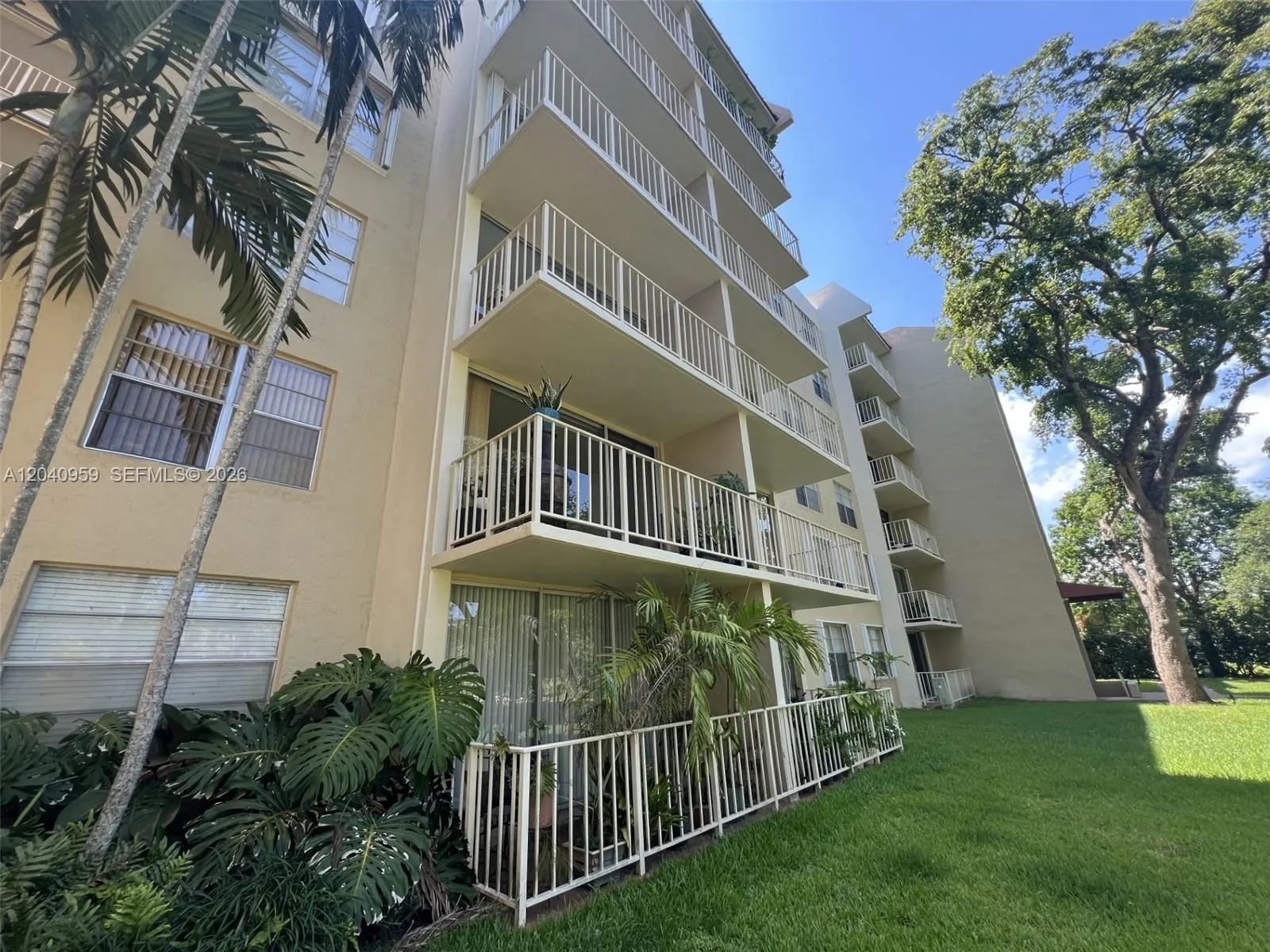 Foto de propiedad en 13120 SW 92nd Avenue B-209, Miami, FL 33176 Miami con MLS# 