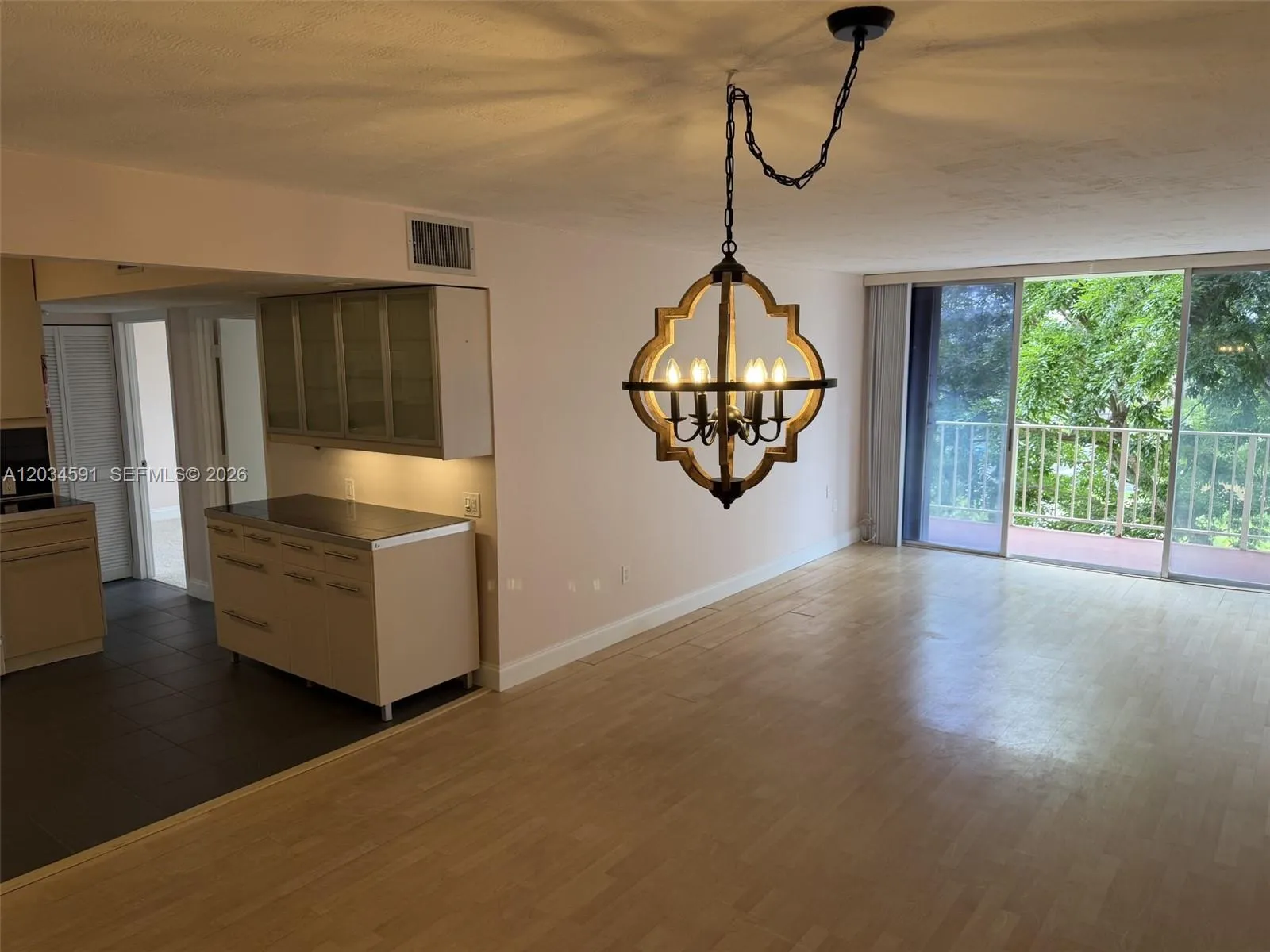 Foto de propiedad en 13120 SW 92nd Avenue B-404, Miami, FL 33176 Miami con MLS# 