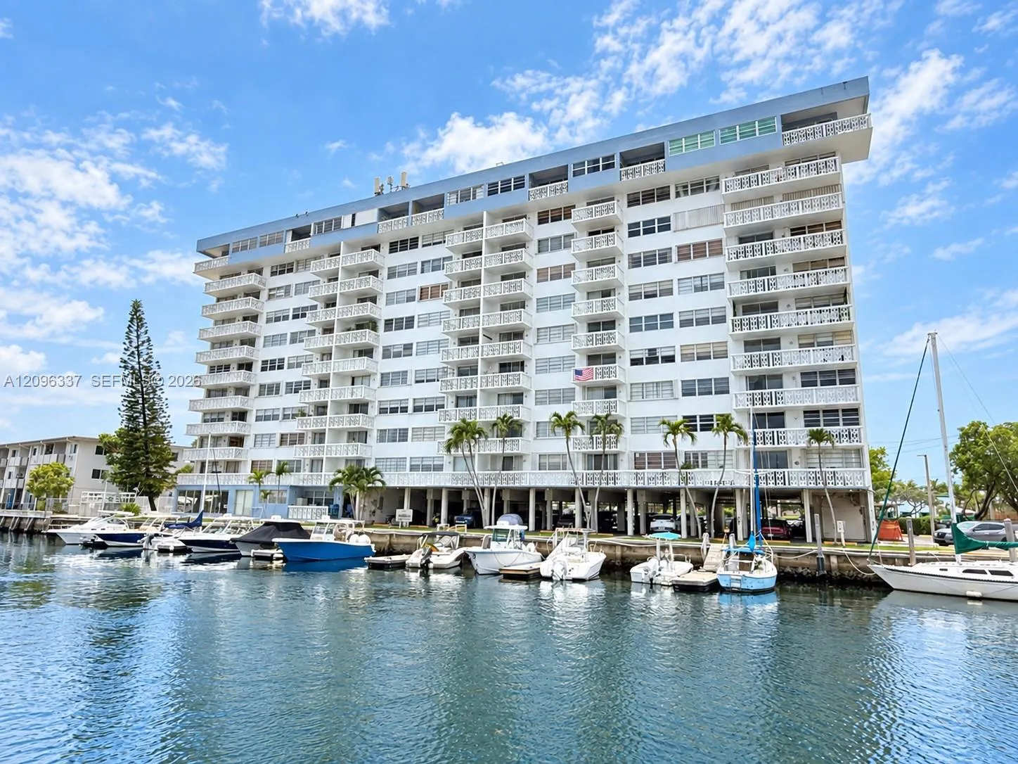 En Venta 13155 Ixora Court 1110, North Miami, FL 33181, North Miami, FL 33181