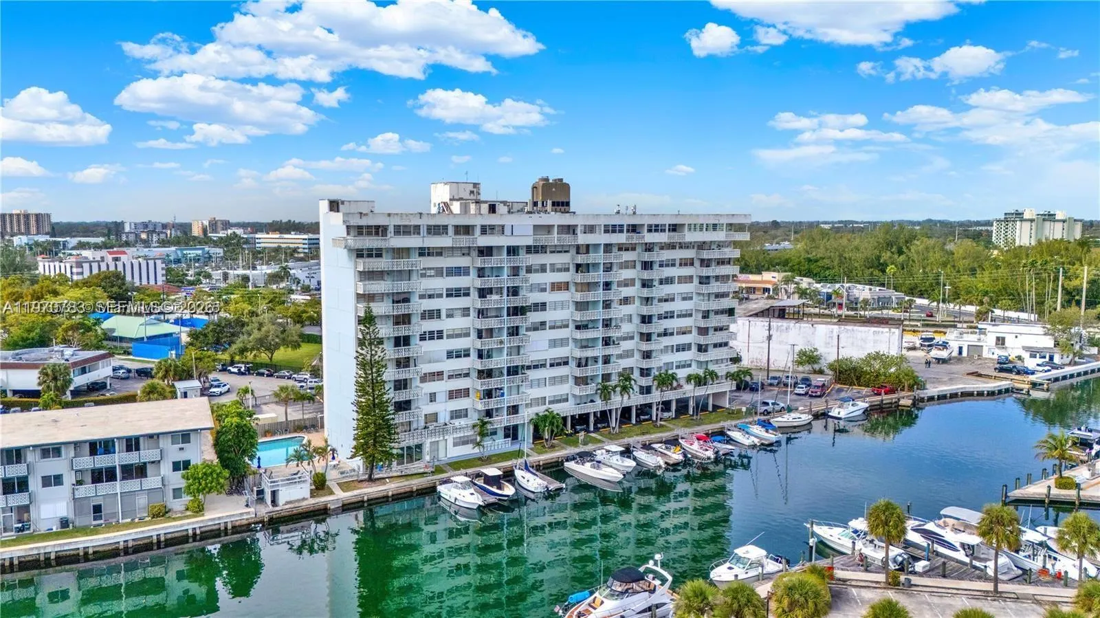 Foto de propiedad en 13155 Ixora Court 311, North Miami, FL 33181 North Miami con MLS# 