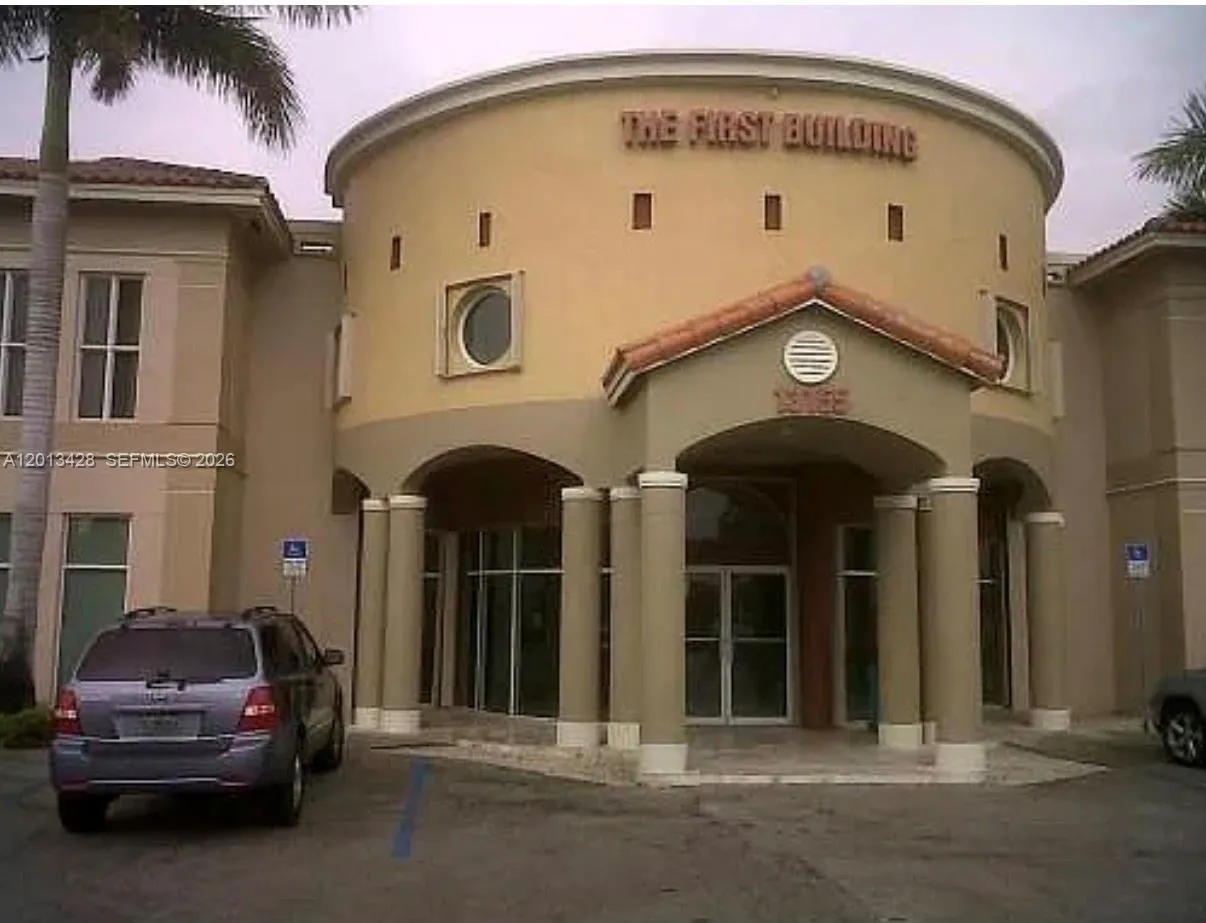 En Renta 13155 SW 42nd Street 111 & 112, Miami, FL 33175, Miami, FL 33175