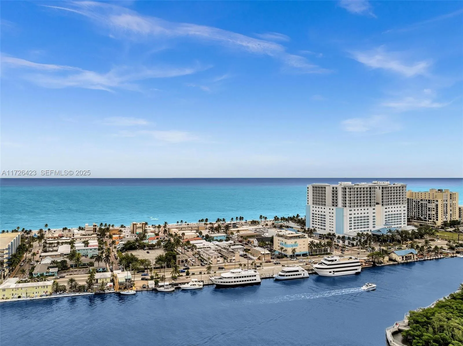 Foto de propiedad en 1318 N Ocean Drive, Hollywood, FL 33019 Hollywood con MLS# 