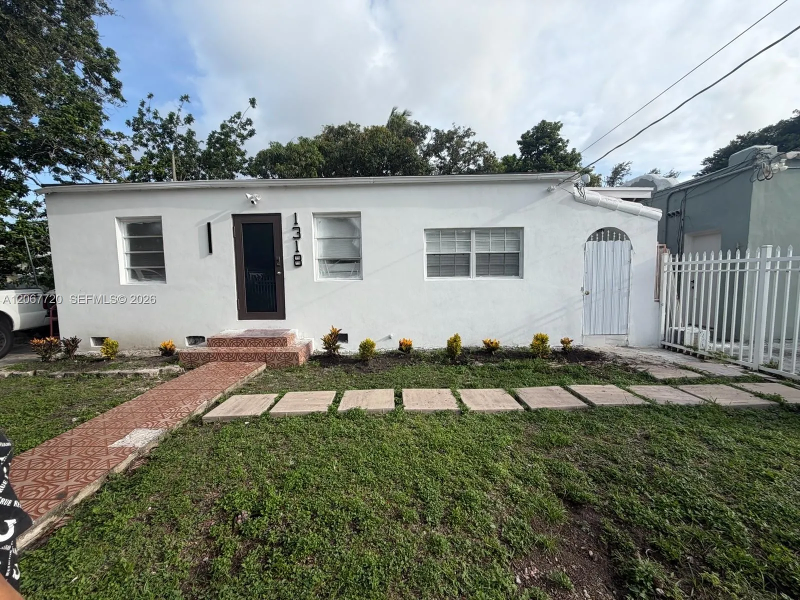 Foto de propiedad en 1318 NW 34th Street, Miami, FL 33142 Miami con MLS# 