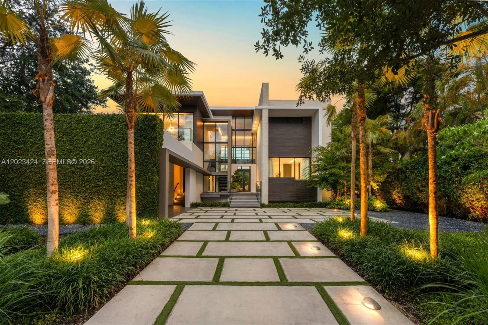 Foto de propiedad en 132 Paloma Drive, Coral Gables, FL 33143 Coral Gables con MLS# 