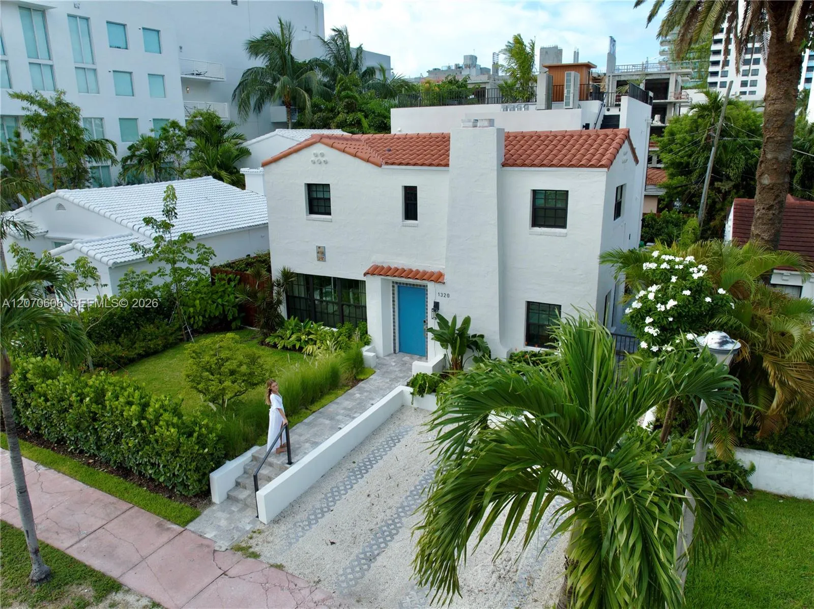 Foto de propiedad en 1320 Flamingo Way, Miami Beach, FL 33139 Miami Beach con MLS# 