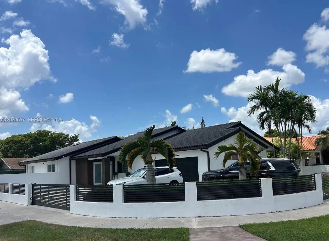 Foto de propiedad en 13200 SW 25th Street, Miami, FL 33175 Miami con MLS# 